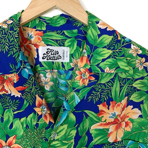 Hilo Hattie Hawaiian Button Up Shirt - Picture 2 of 3